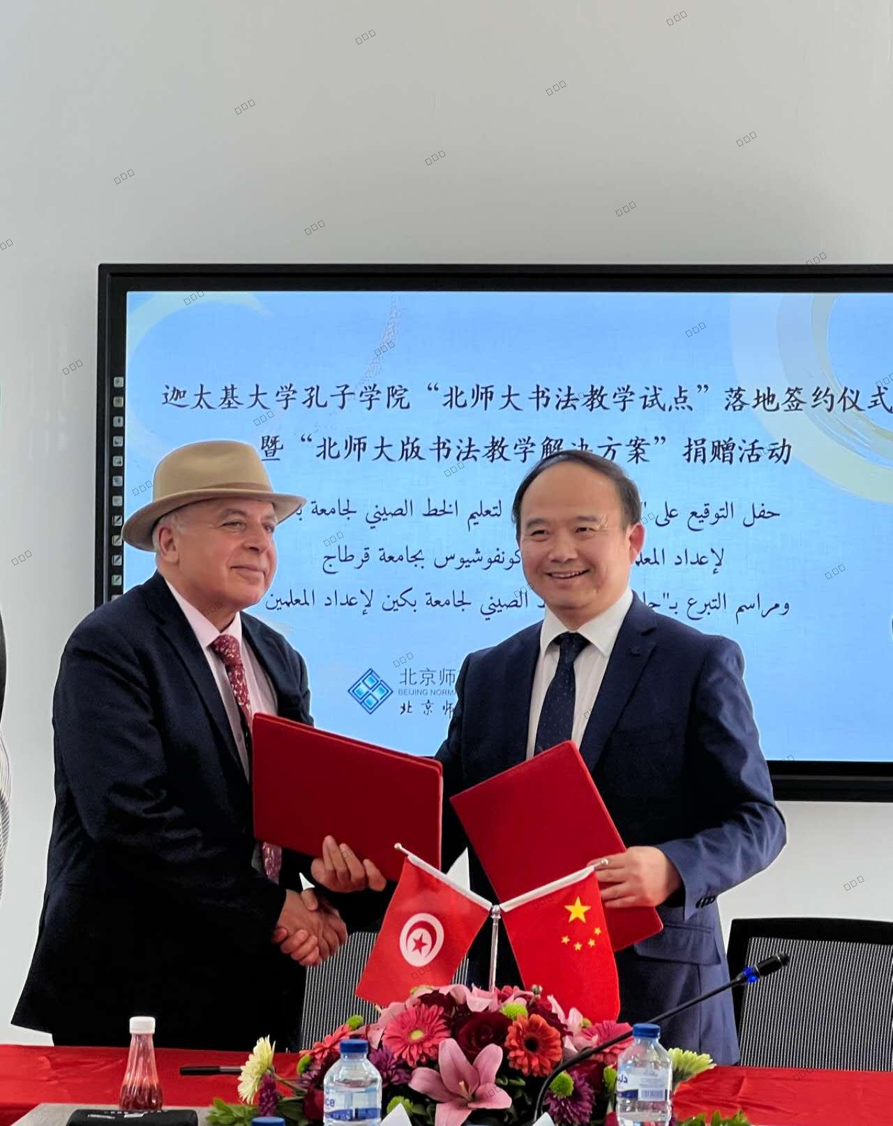 8签约合影.jpg